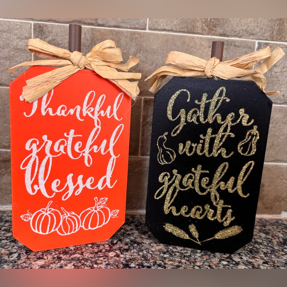 Decorative Fall Signs with Gratitude Messages